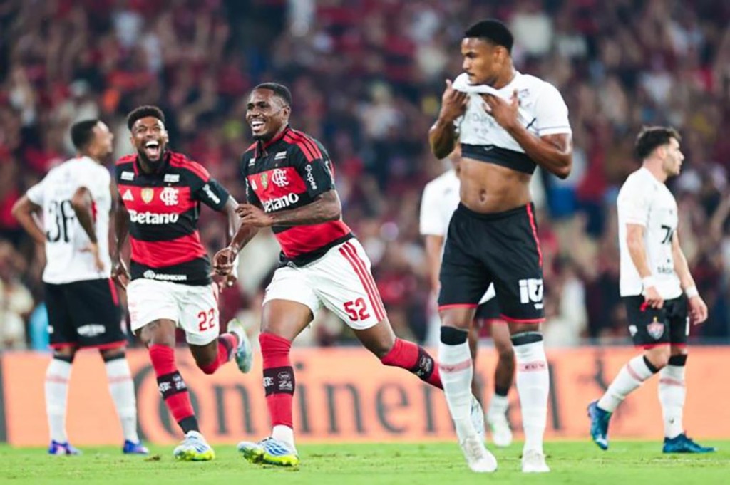 Flamengo vence o Vitória por 2 a 1 no Maracanã e obtém vantagem na Copa ...
