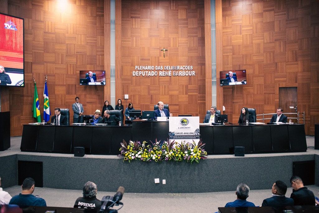 Assembleia Legislativa de Mato Grosso homenageia empresários e cinegrafistas