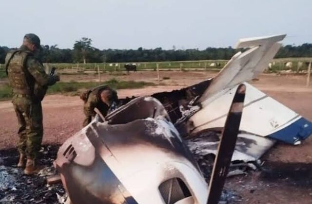 Piloto de avião interceptado pela FAB morre em confronto em MT